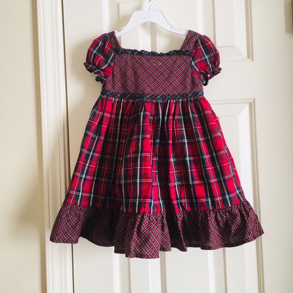 Lovely Plaid dress! It’s photographs well.